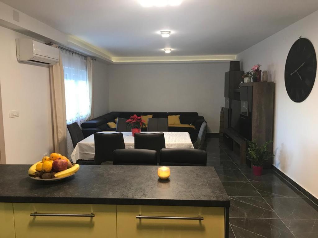 Kaštela Apartmani Jukic מראה חיצוני תמונה